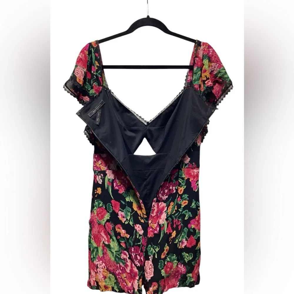 BCBGMAXAZRIA floral romper. Medium - Image 5