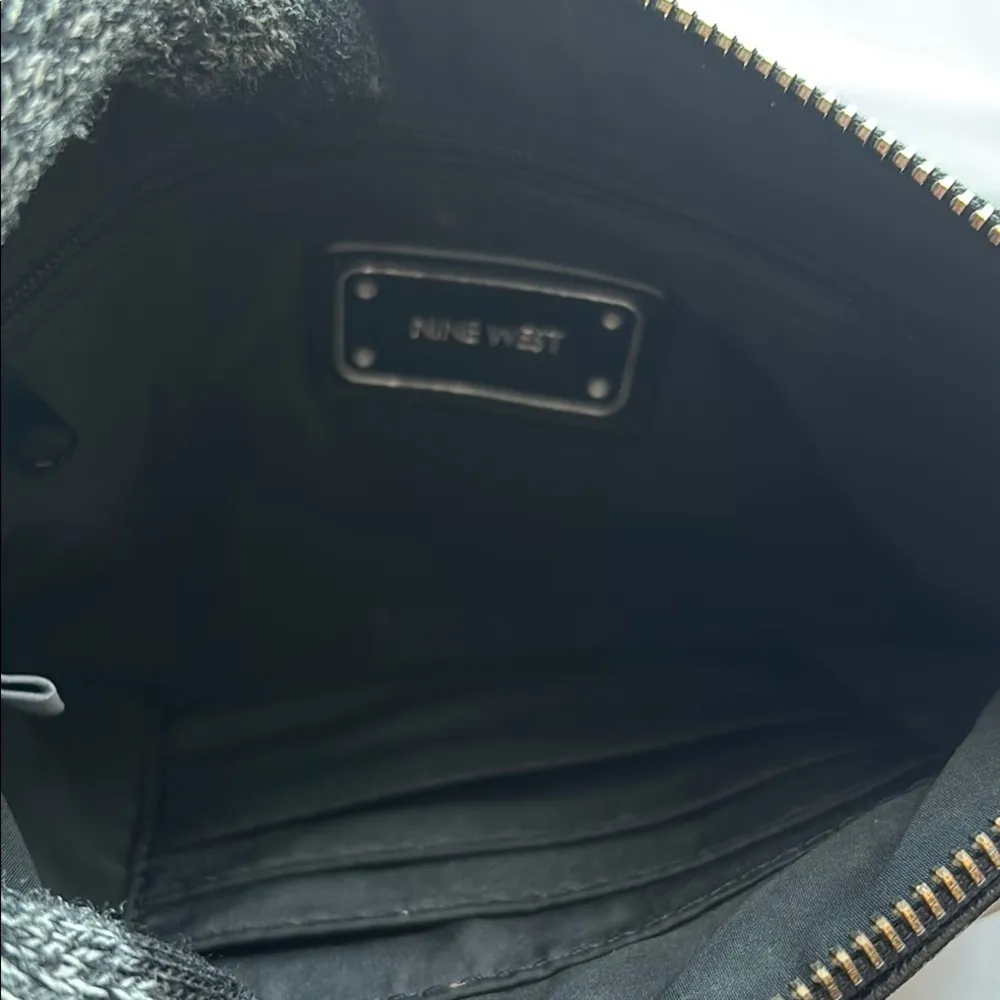 Nine West Wristlet Black/White GUC - Image 4