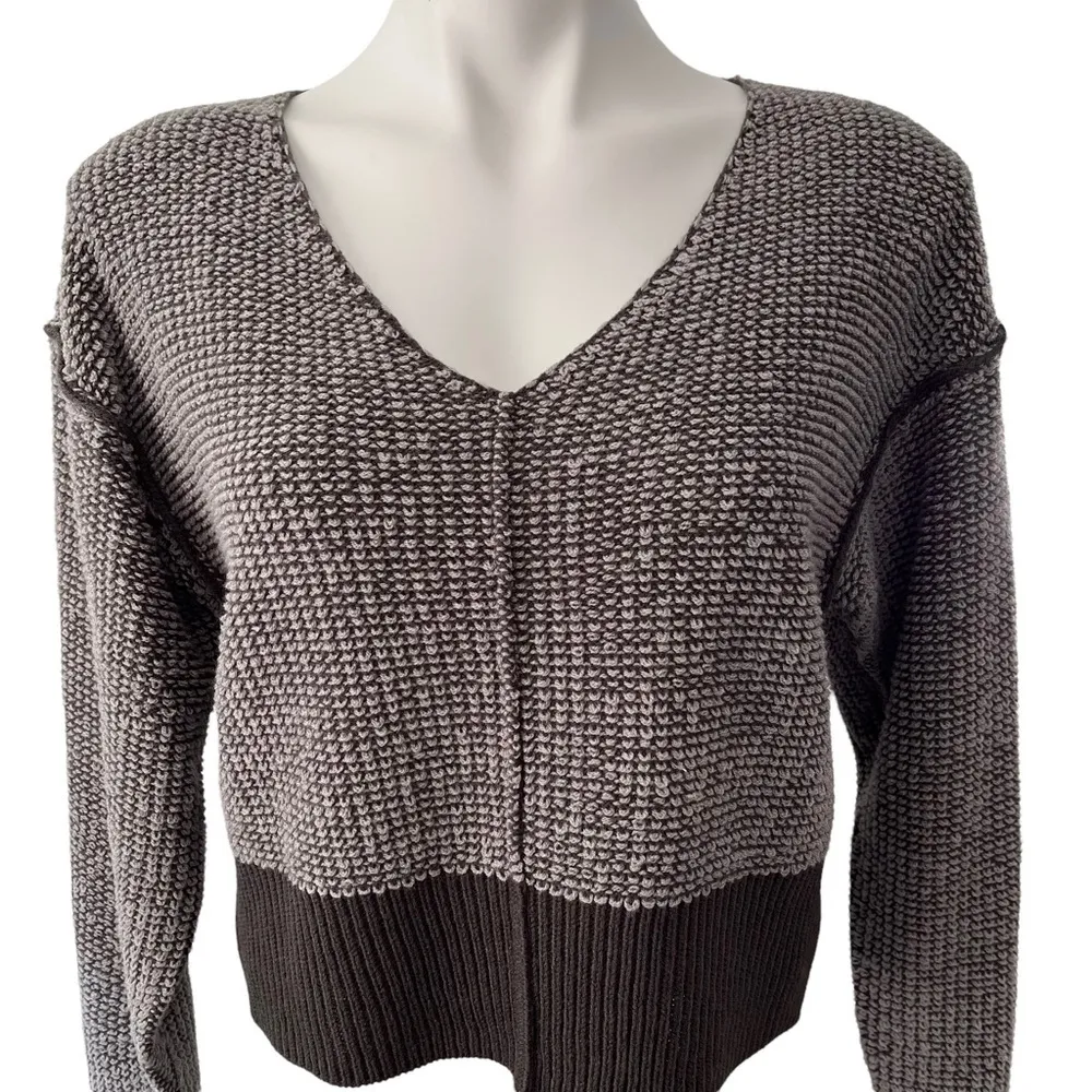 Socialite  Slouchy Loop V-neck Crop Gray Textured Gray Sweater - Image 6