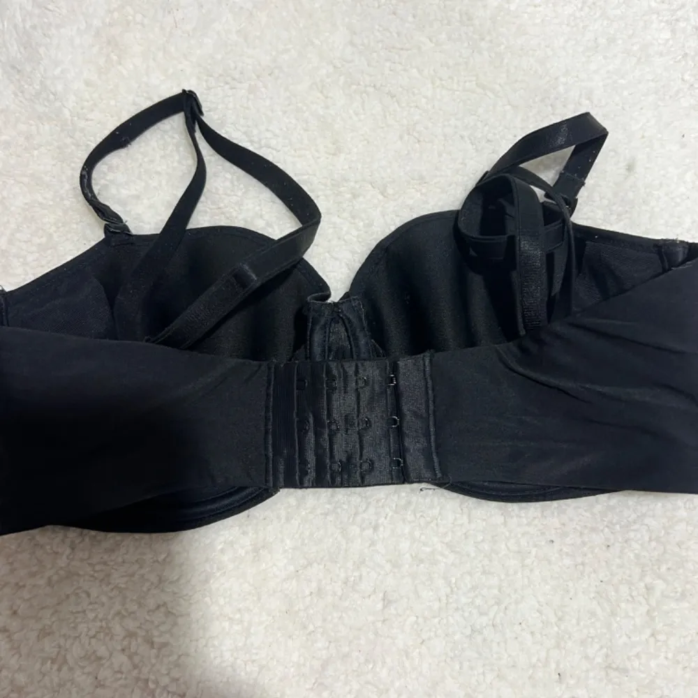 Chantelle  Black Bra Size 32D - Image 7