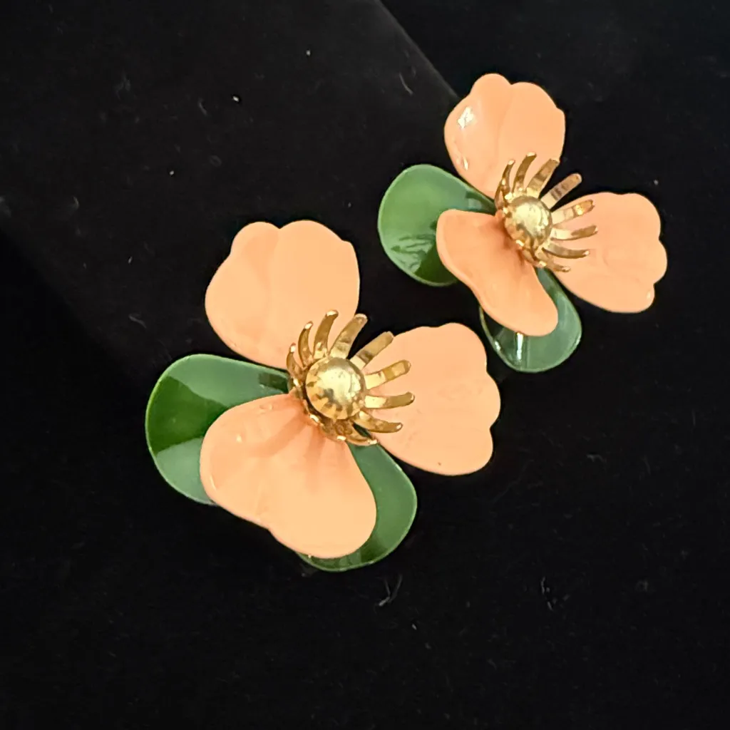 Sarah Coventry Vintage Tahitian Flower Peach Green Enamel Petals Clip Earrings Orange - Image 3