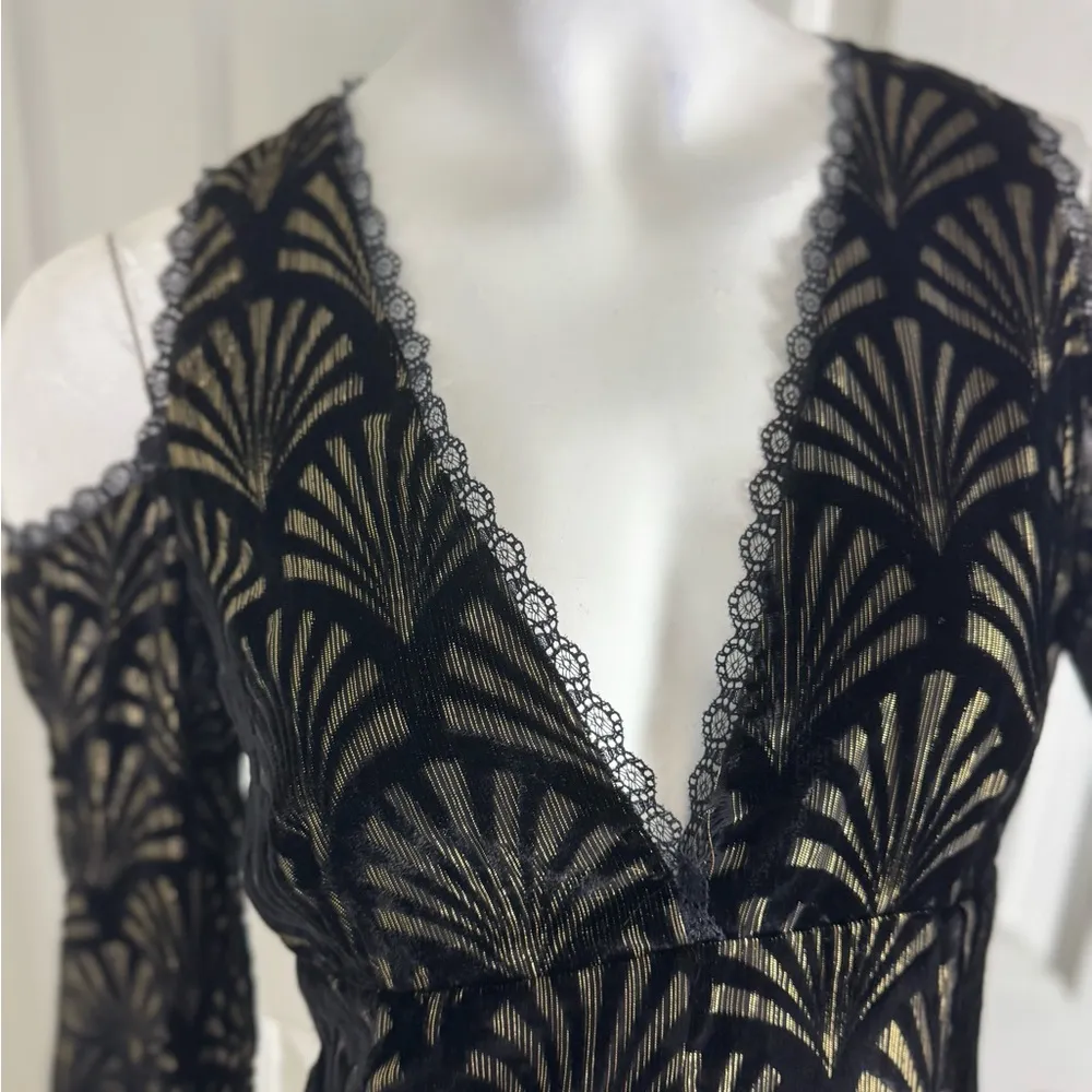 Alice + Olivia Aria Metallic cold shoulder mini dress Sz 4.  A42 - Image 9