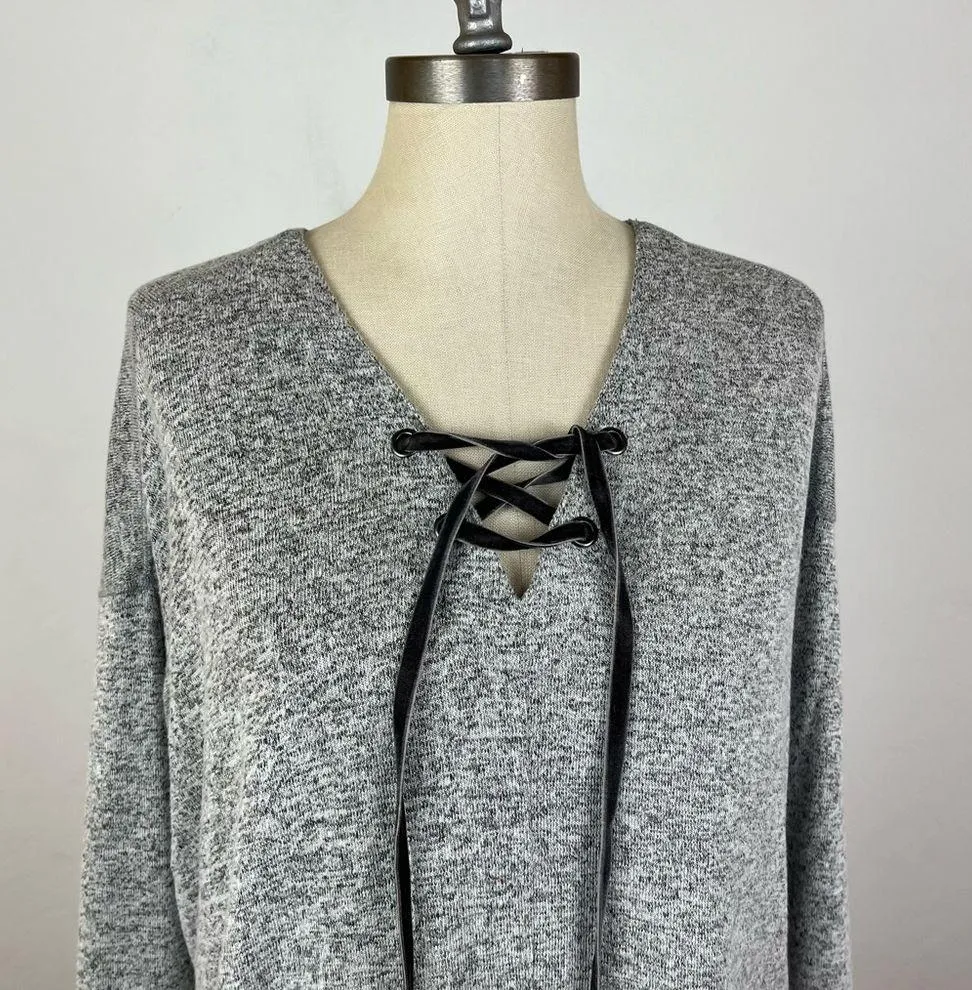 Rails Leigh V Neck Knit Top in Grey - Image 4