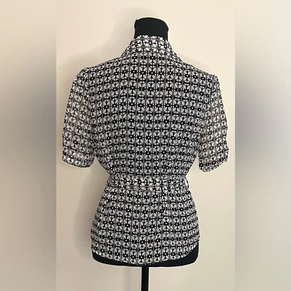 NY Collection- Black and white short sleeve button down with a tie belt Size PM - Image 3