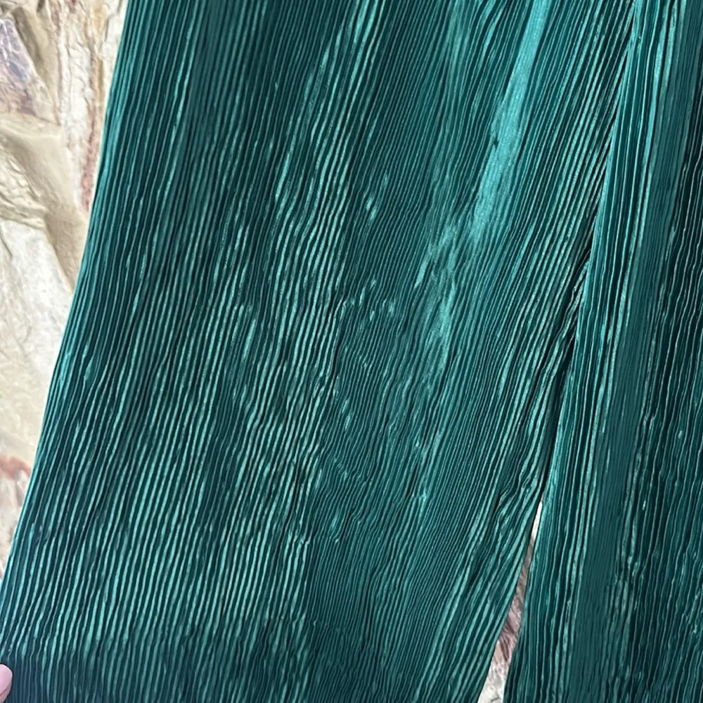 Commense Asymmetric Halter Crop Top With Wide Leg Pants Set size Large Green - Image 6