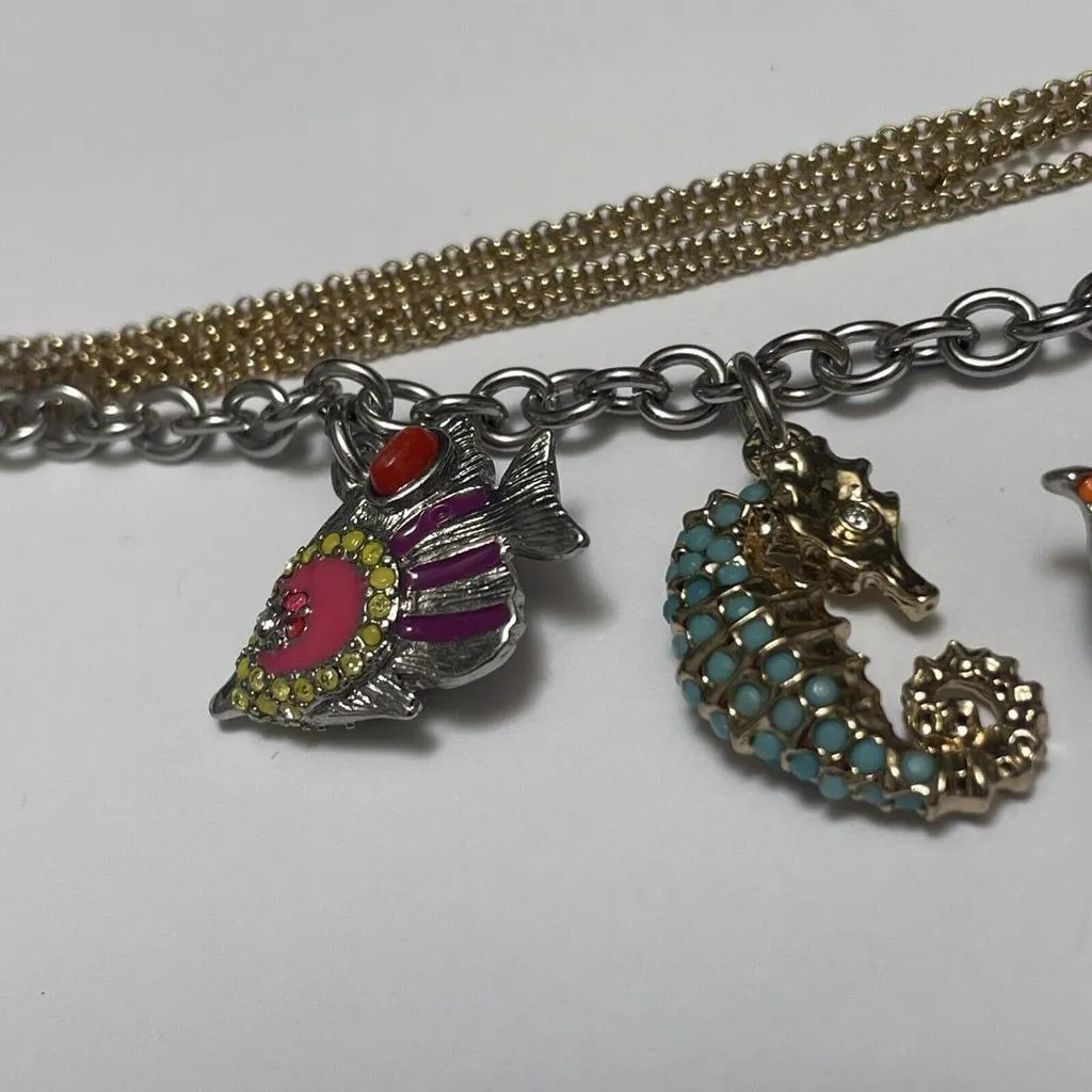 Ann Taylor Rhinestone Charm Bracelet Gold Tone With Fish Seahorse And Starfish - Image 3