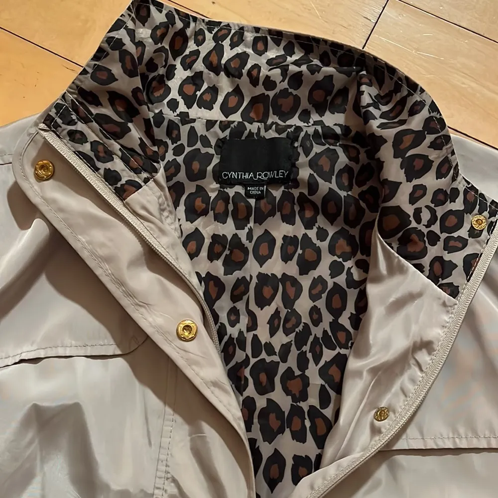 Women’s nylon jacket - Image 2