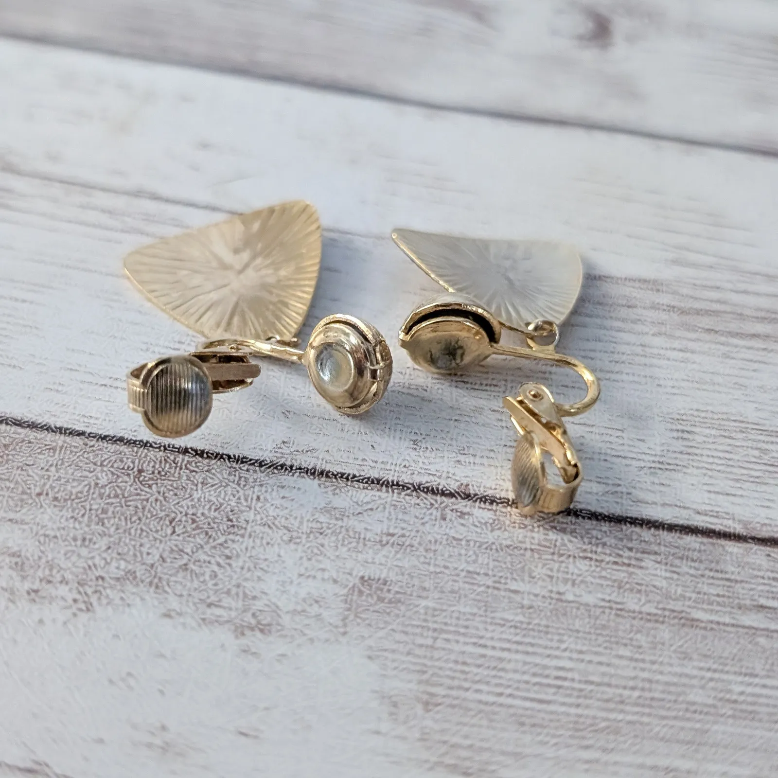 Vintage Clip On Earrings Gold Tone Triangular Dangle - Image 5