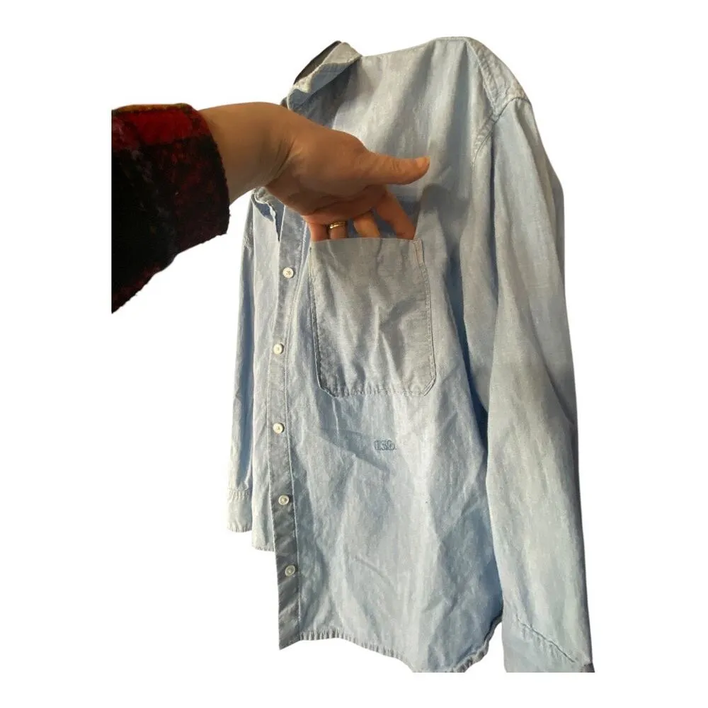 Levi’s Women's XL Long Sleeve Cotton Button Down Light Blue Relaxed Fit Chambray - Image 3