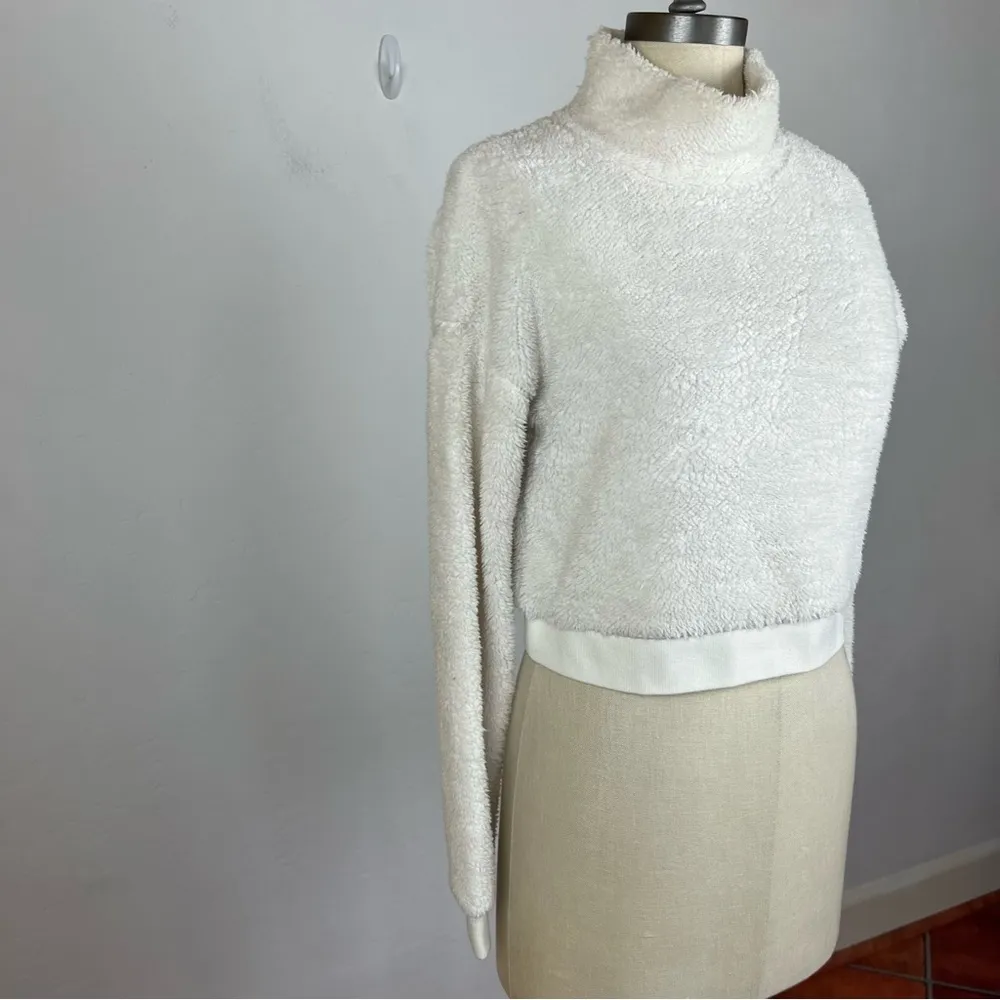 Beyond Yoga All Time Cropped Pullover in White - Image 3