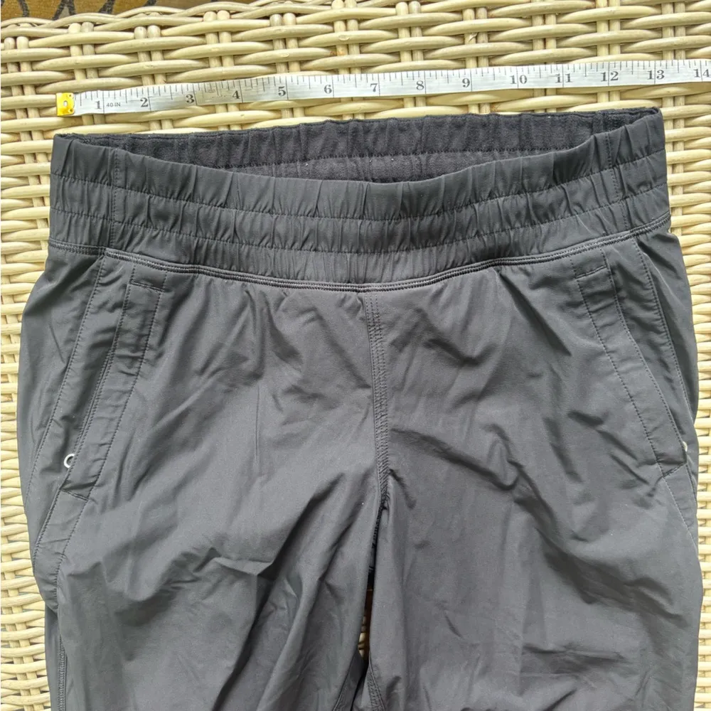 Lululemon Run: Dog Runner Black Double Lined Pant Size‎ 4 Athleisure workout - Image 9