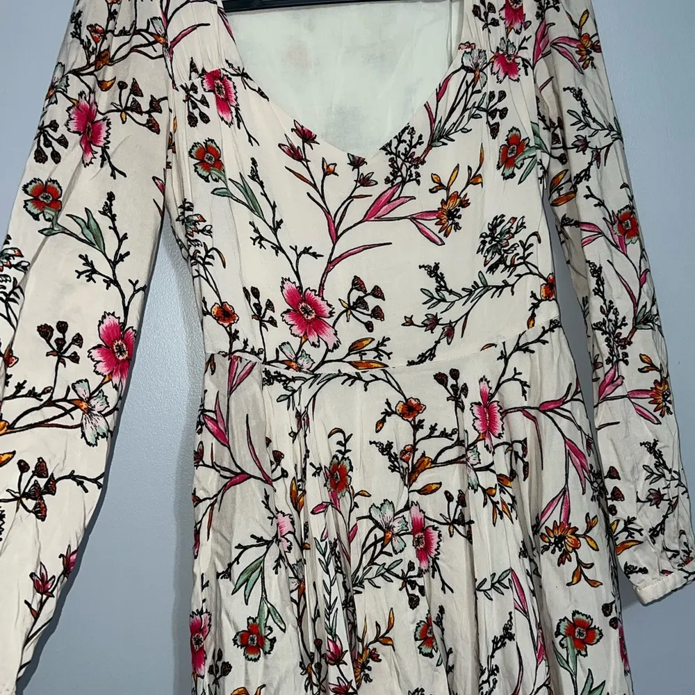 Ecote White Floral Flare Skater Mini Dress
Urban Outfitters - Image 5