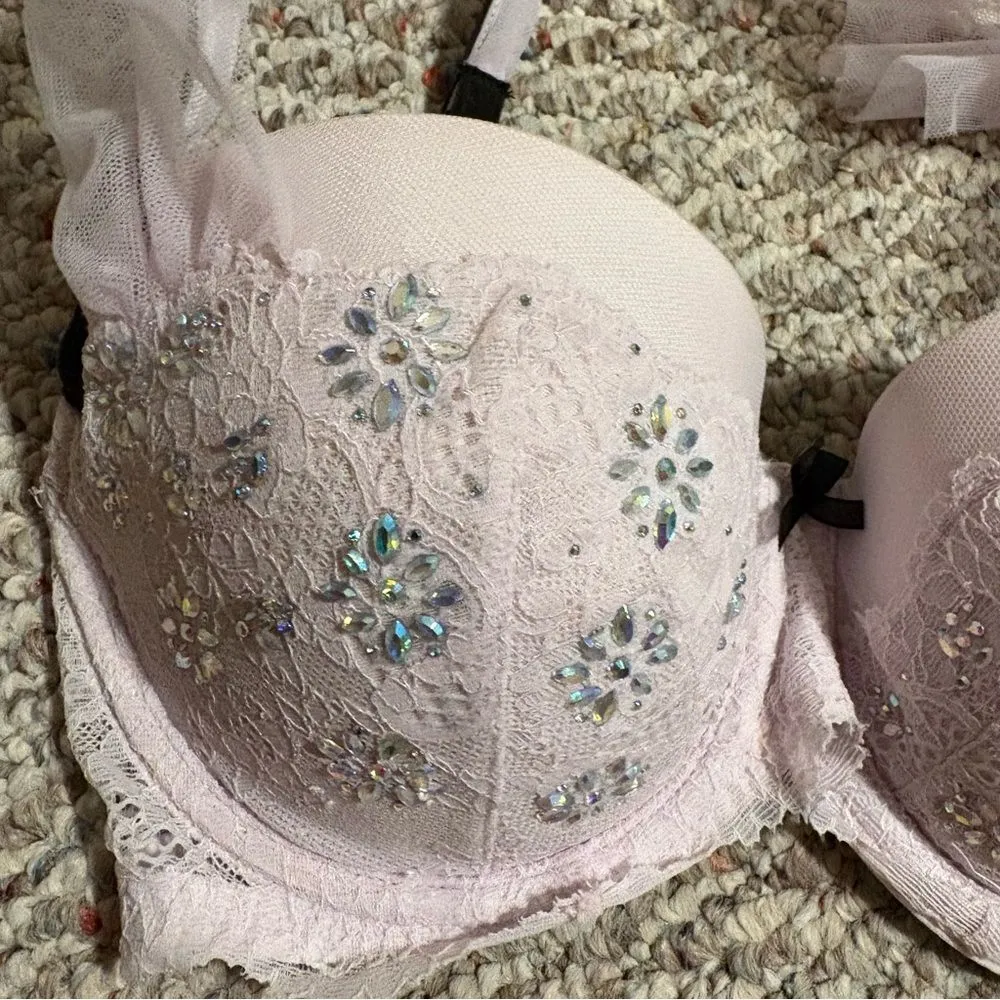 Victoria’s Secret Pink London Runway Lace Crystal Embellished Bow Bra- Size 32DD - Image 3
