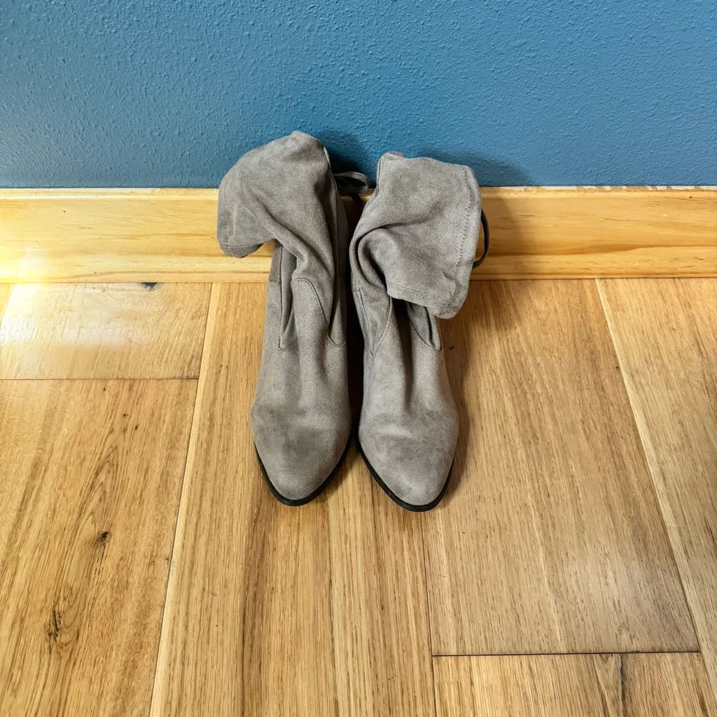 Catharine Maladrino Sorchanie Faux Suede Taupe/Gray 3.5” Ankle Bootie size 9 - Image 5