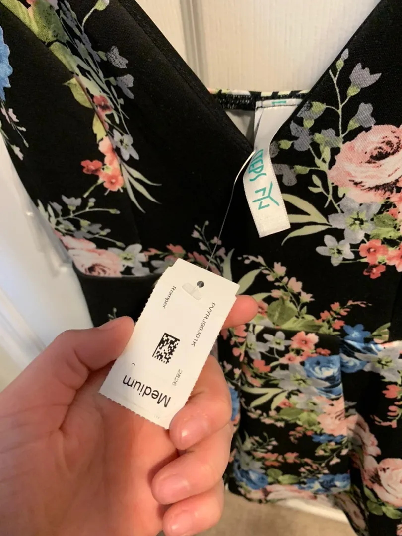 Floral Romper Size M - Image 4