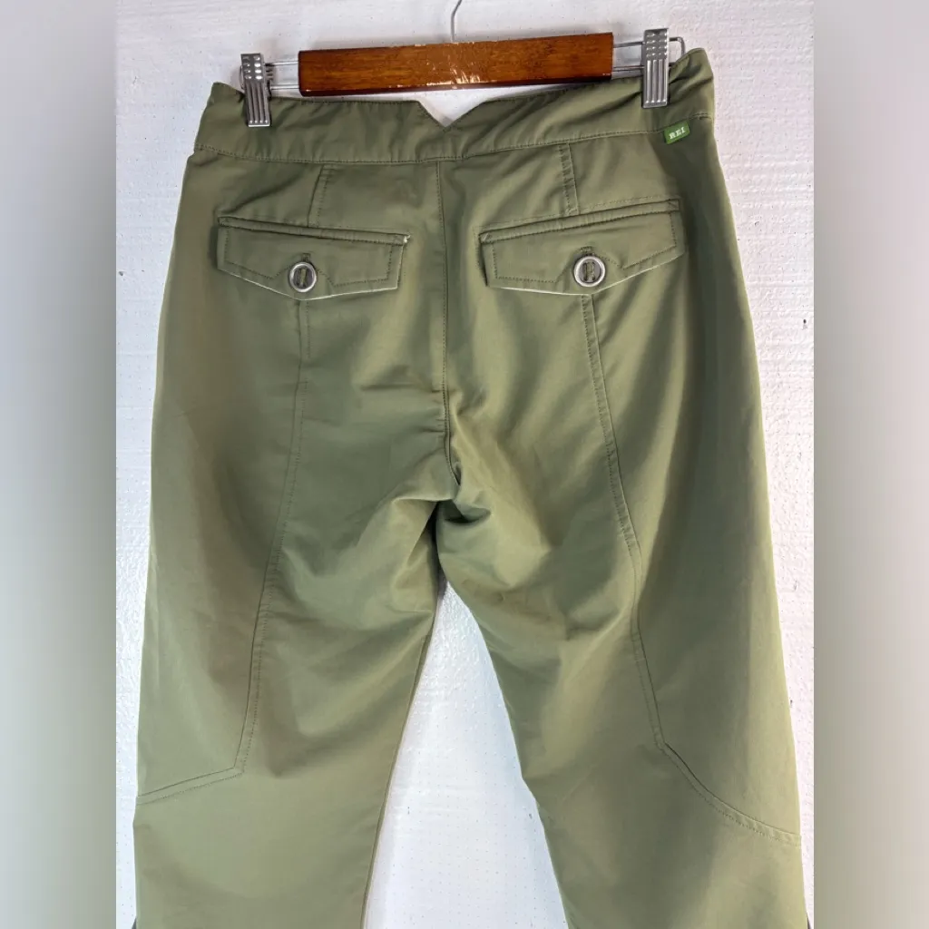 REI 6 Gorpcore Capri Pocketed Hiking Pants in Green - Image 3