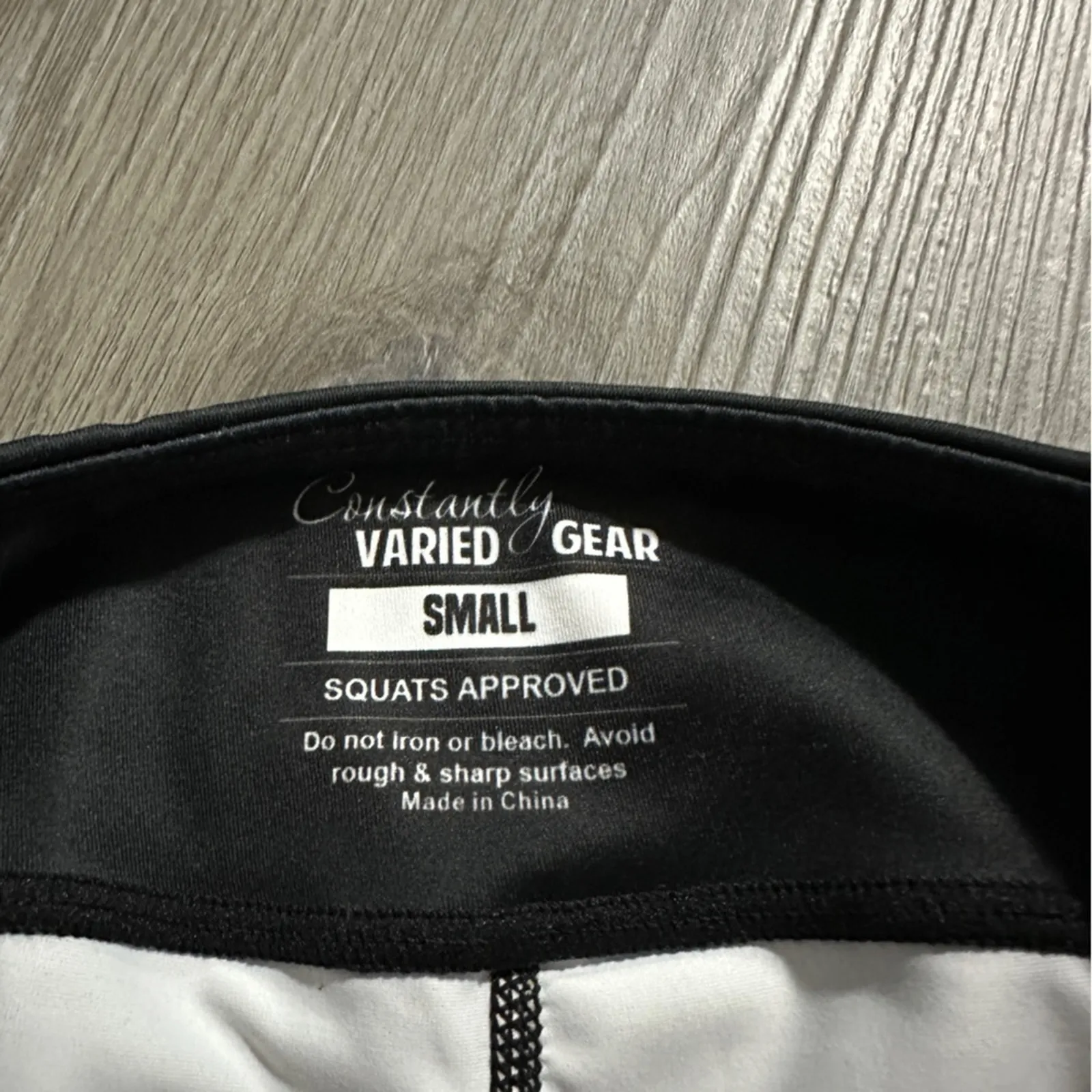 CVG Constantly Varied Gear Dress To Kill Black Floral Print Capri Leggings Sz S‎ - Image 7