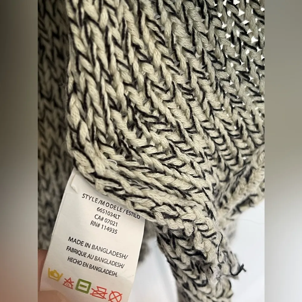 RD Style black/white crewneck sweater with black leather patch elbows size Med - Image 5