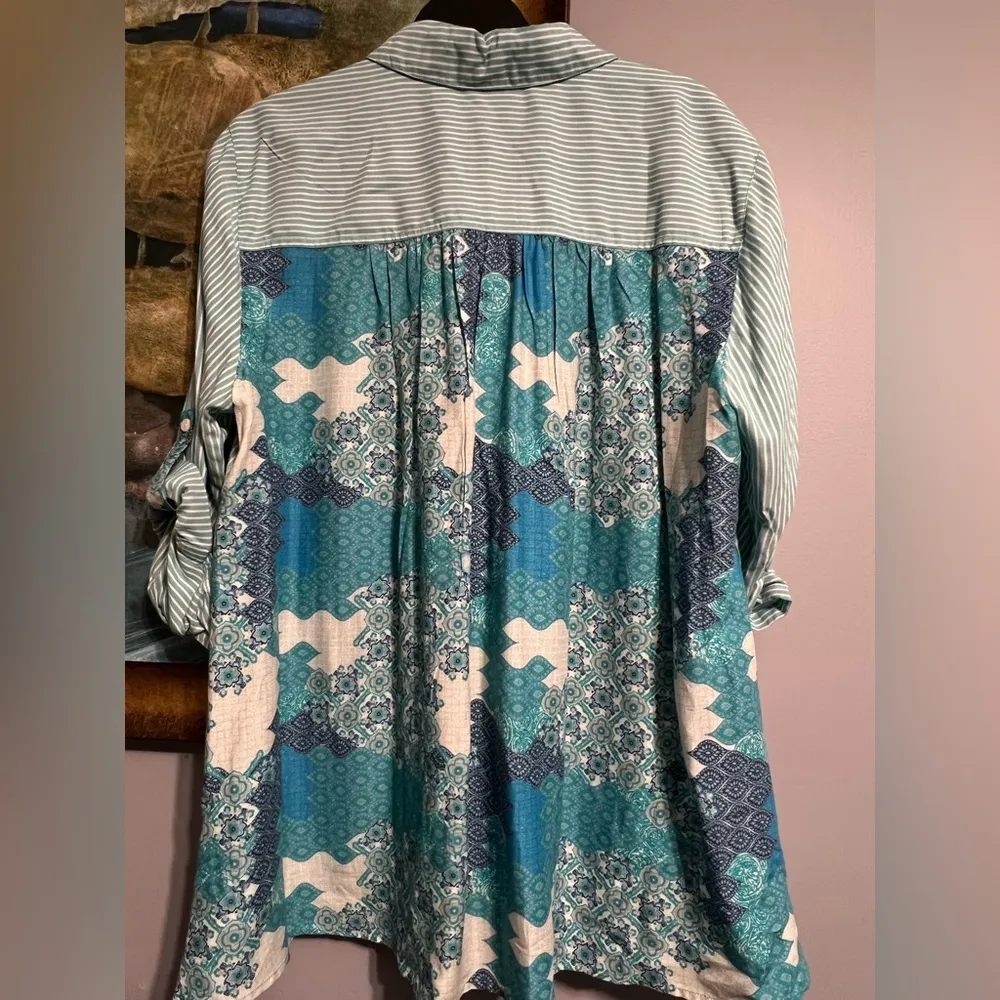 Intro. Teal and White Striped Shirt. Made in India Green Size L - Image 3