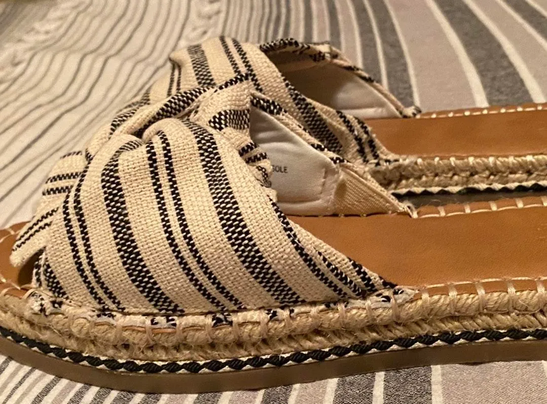 Universal Thread Slip On Sandals - Image 4