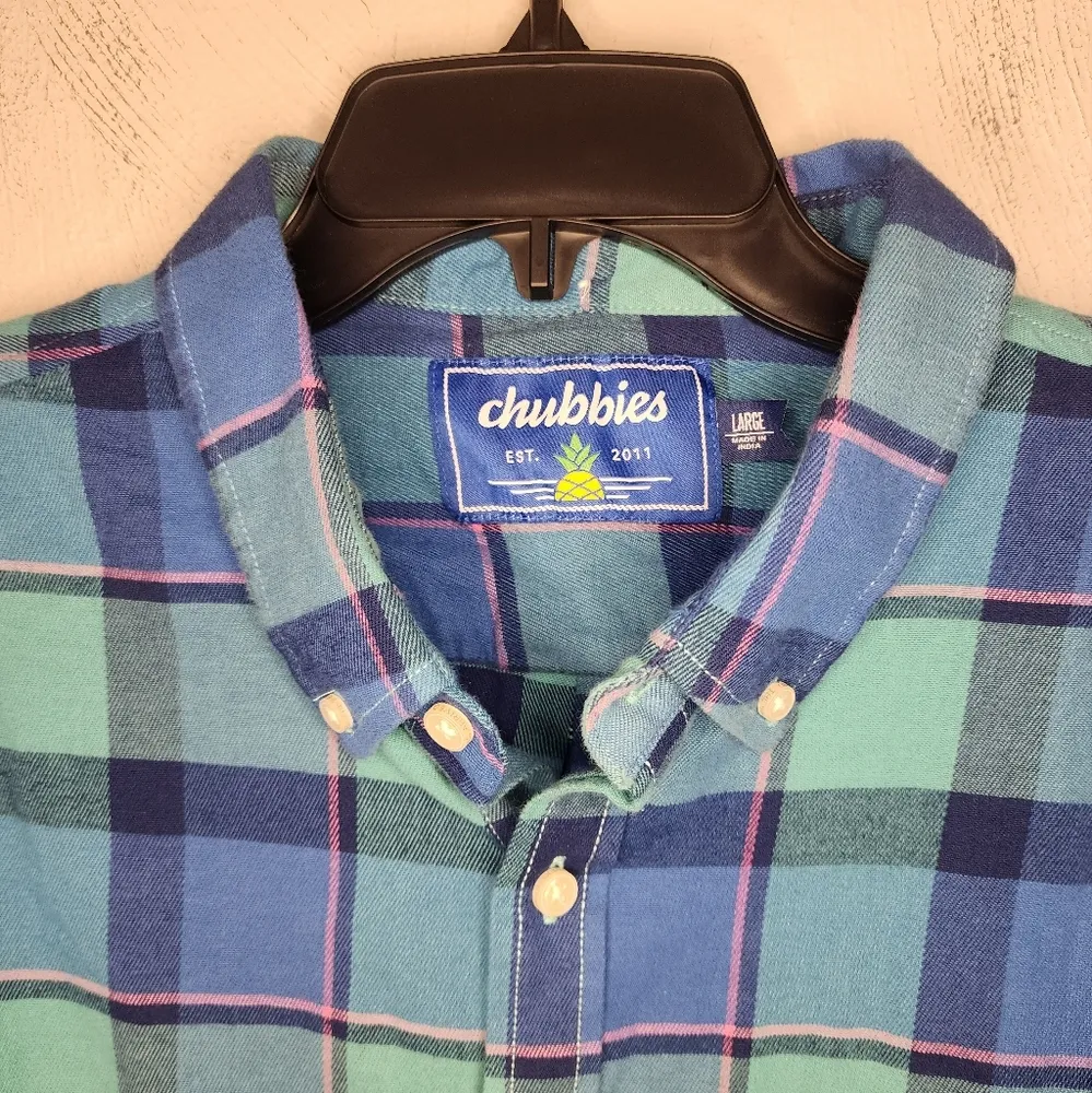 Chubbies Women's plaid button up flannel - Image 3