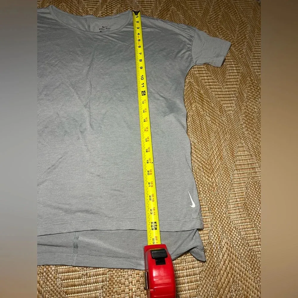 Dri Fit Women's Grey Short Sleeve Tshirt, Drop Tail,Size S,Great Condition - Image 2