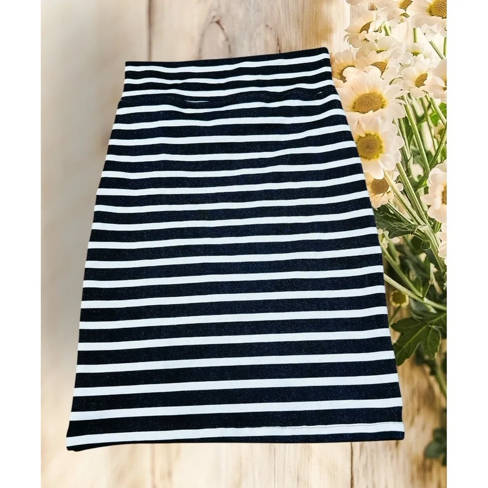 Soho‎ Lady Los Angeles Grey Knee length Slim pencil Skirt Size Pl Stripe - Image 2