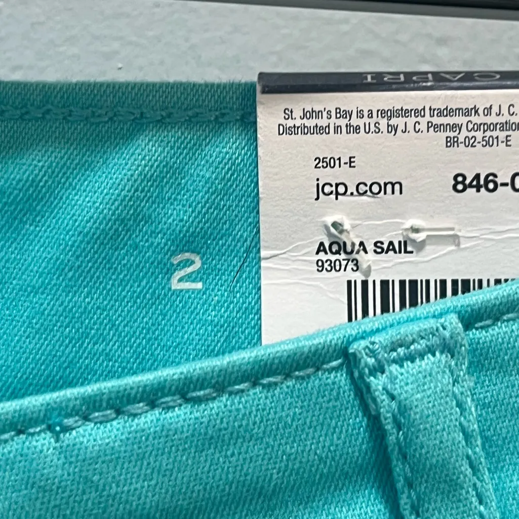 NWT Saint Johns Bay Capris - Image 3