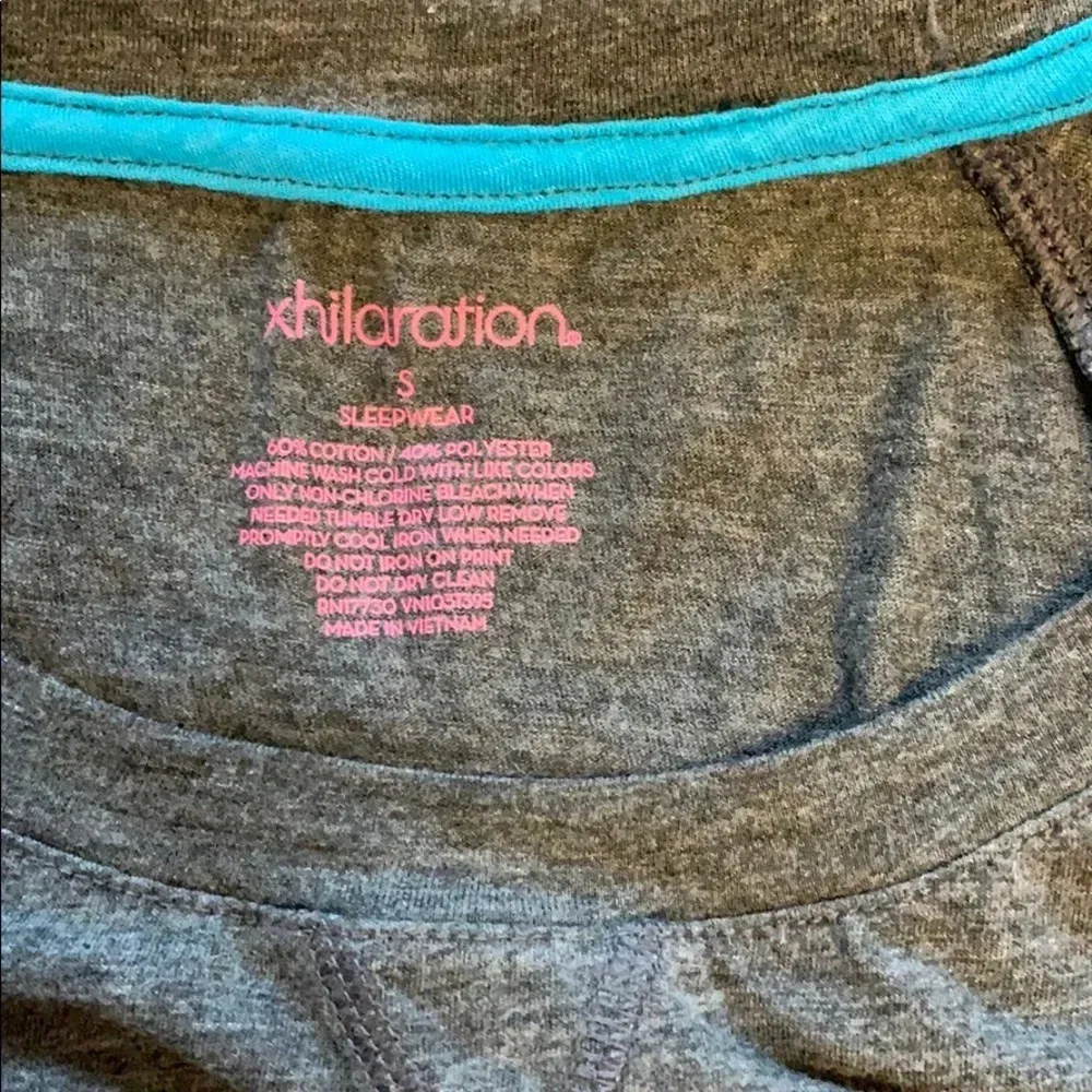 Women’s Xhiliration long sleeve gray peace sign sleep shirt Size small - Image 3
