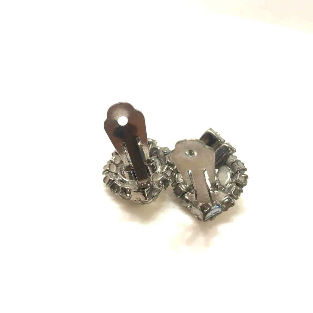 VINTAGE CIRCA 1960'S CLEAR RHINESTONE CLIP ON STYLE FASHION EARRINGS White - Image 4