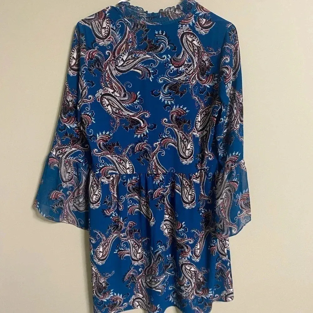 White House Black Market Blue Paisley Mock Neck Bell Sleeves WHBM Medium M - Image 2