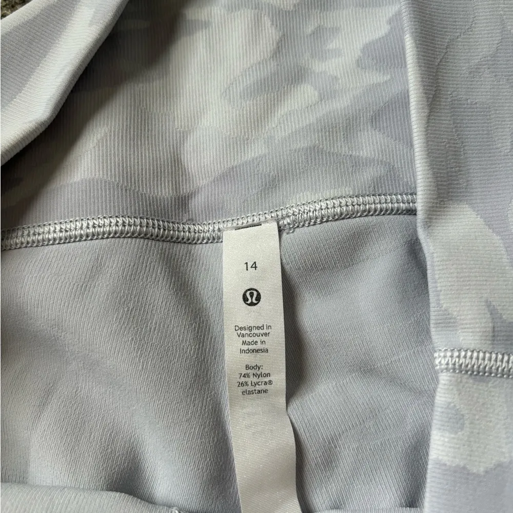 Lululemon Wunder Under Ribbed Shorts - Image 2