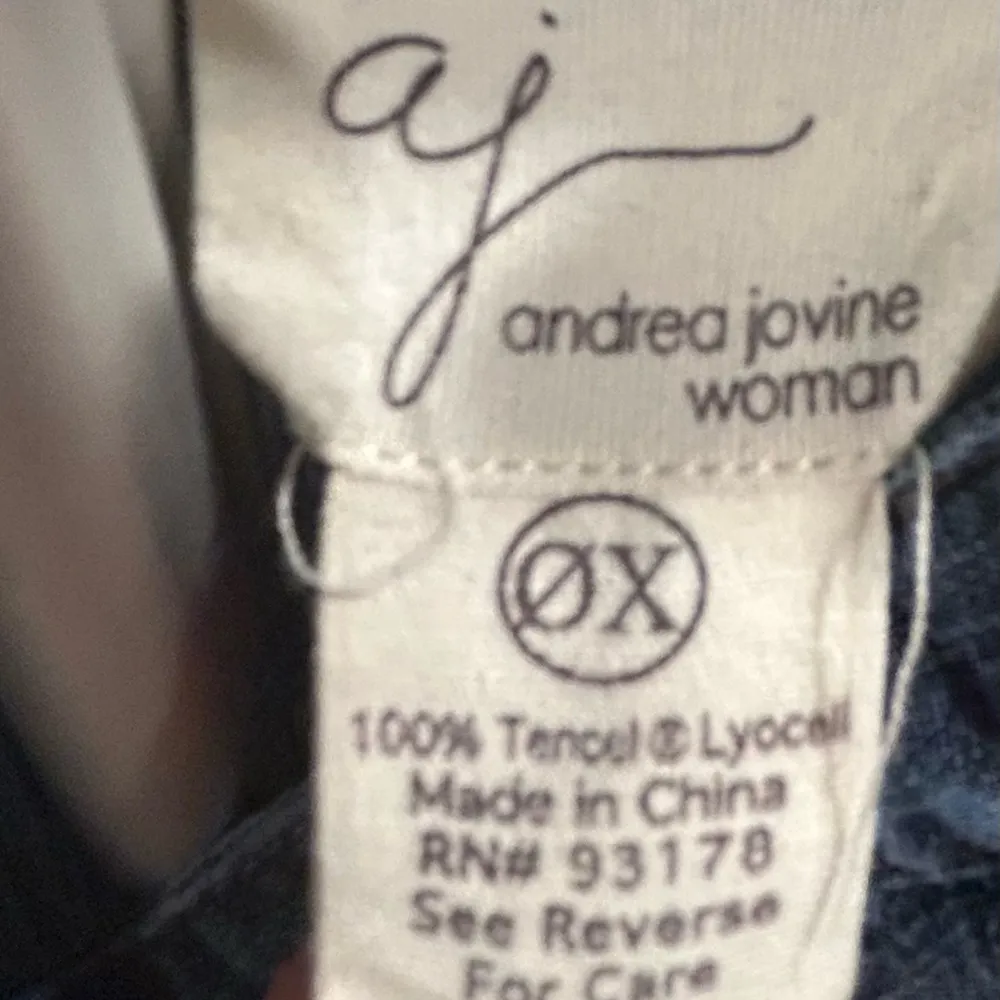 Andrea Govine Chambray Denim Top V-neck and a front pocket Size XL - Image 5