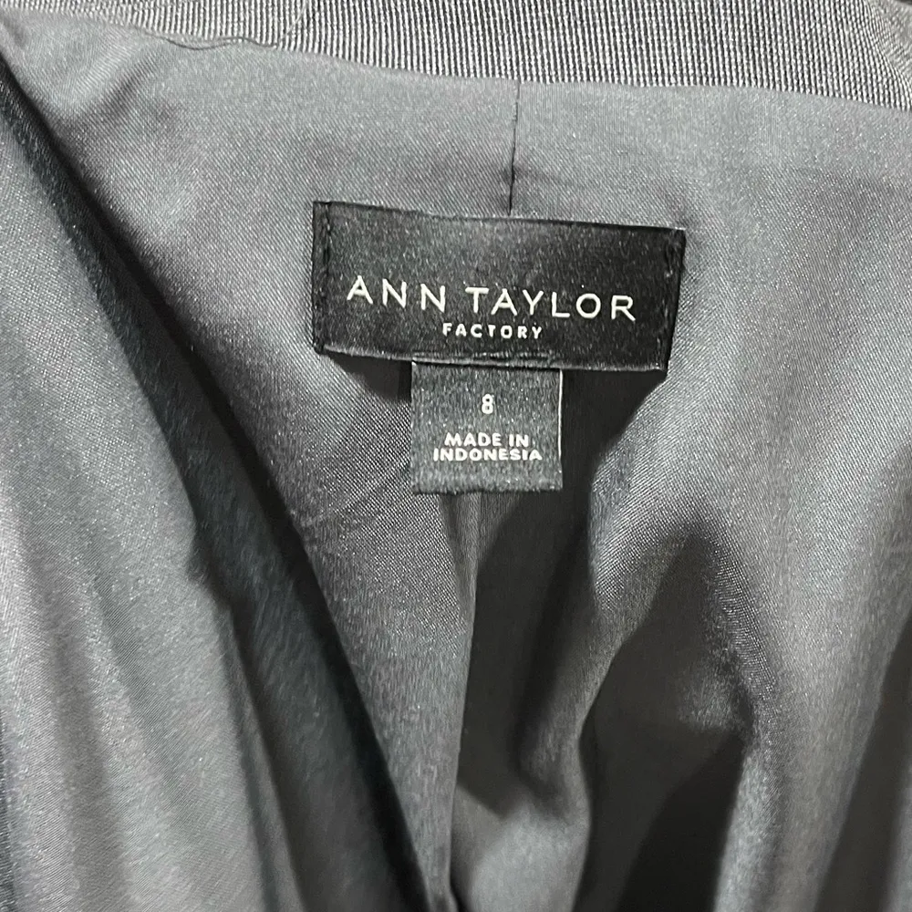 Ann Taylor Grey Long Sleeve Womens Blazor Size 8 - Image 4
