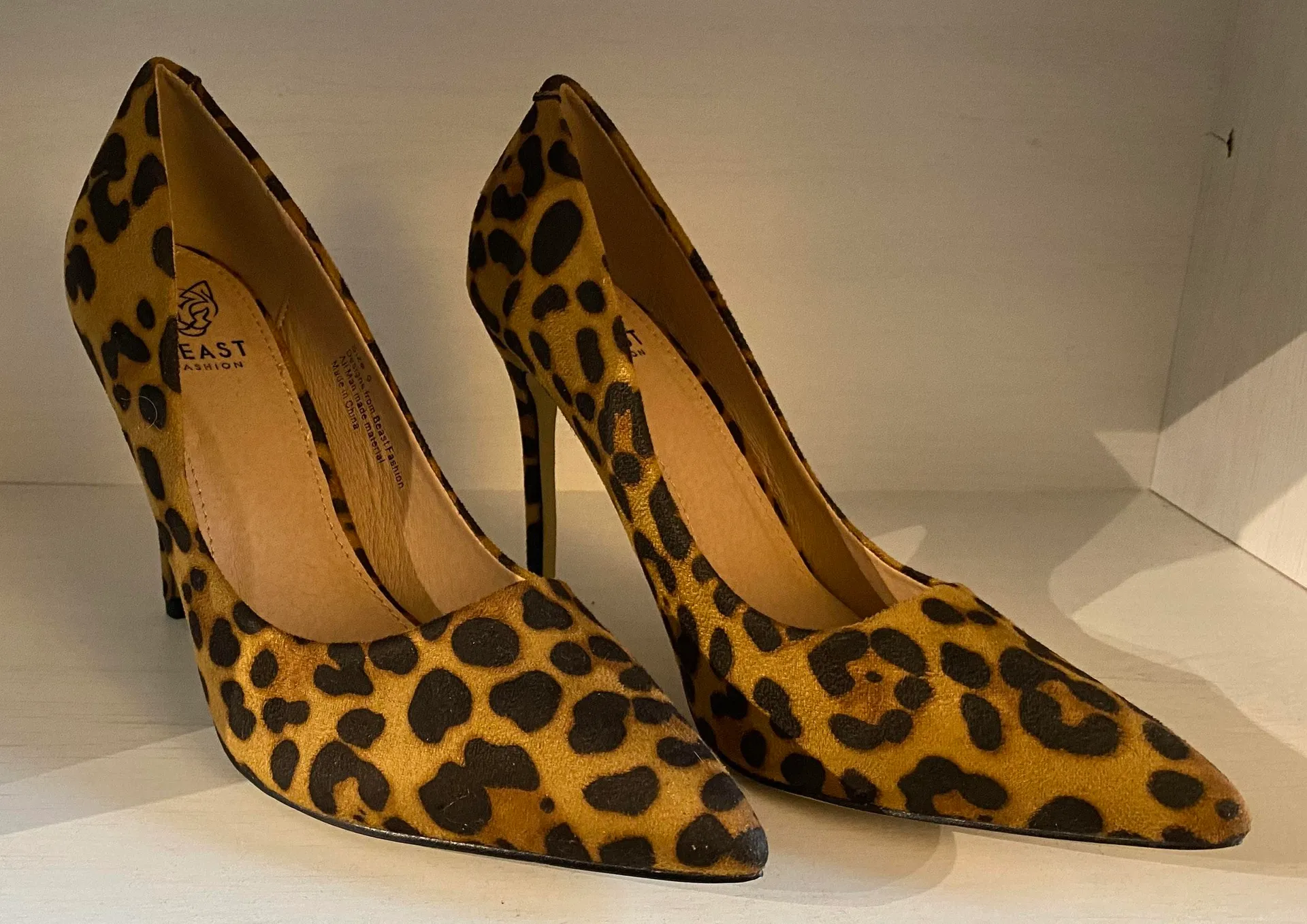 Beast Fashion Leopard Print Pumps - Image 2