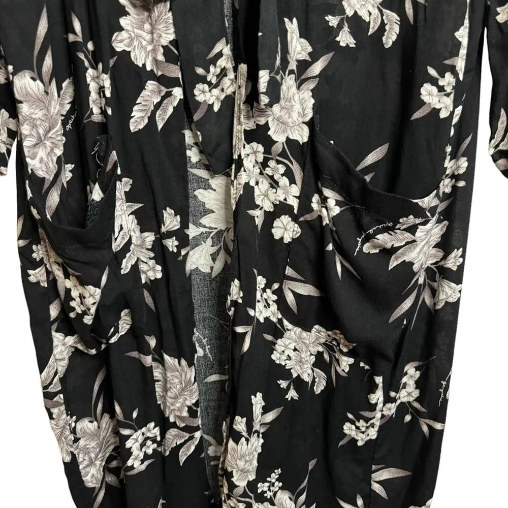Spiritual Gangster Maya Black and White Floral One Size Kimono - Image 6