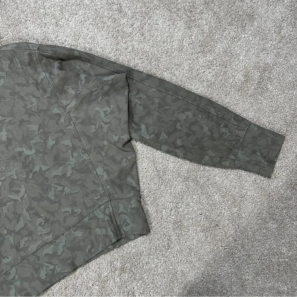 Athleta Farallon Printed Sweatshirt Hooded in Stratum Camo Laurel Olive Size S - Image 7