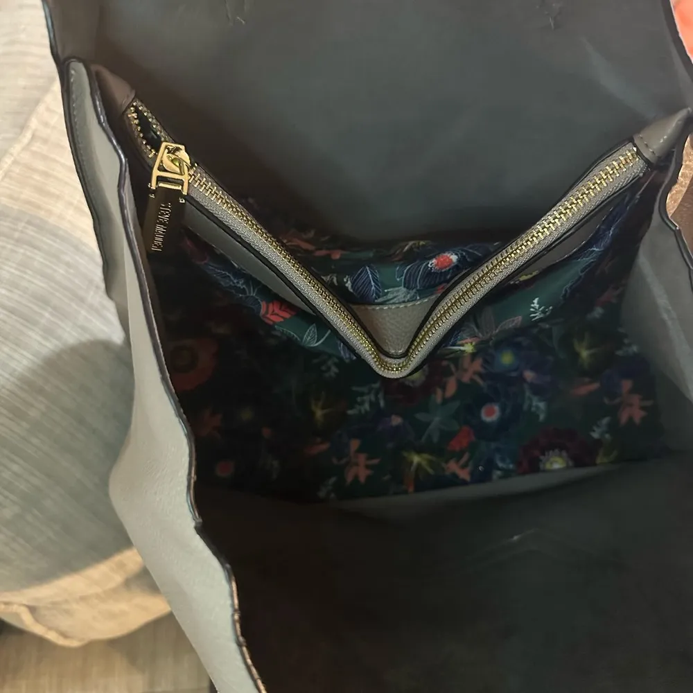 Steve Madden Light Gray Pleather Tote Bag - Image 8