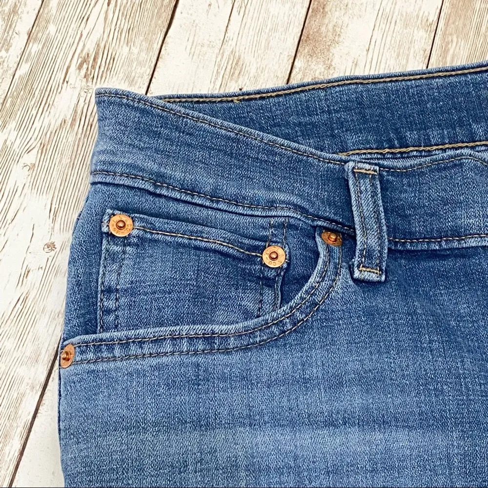 Levi’s Distressed Cropped Boyfriend Jeans 28 - Image 9