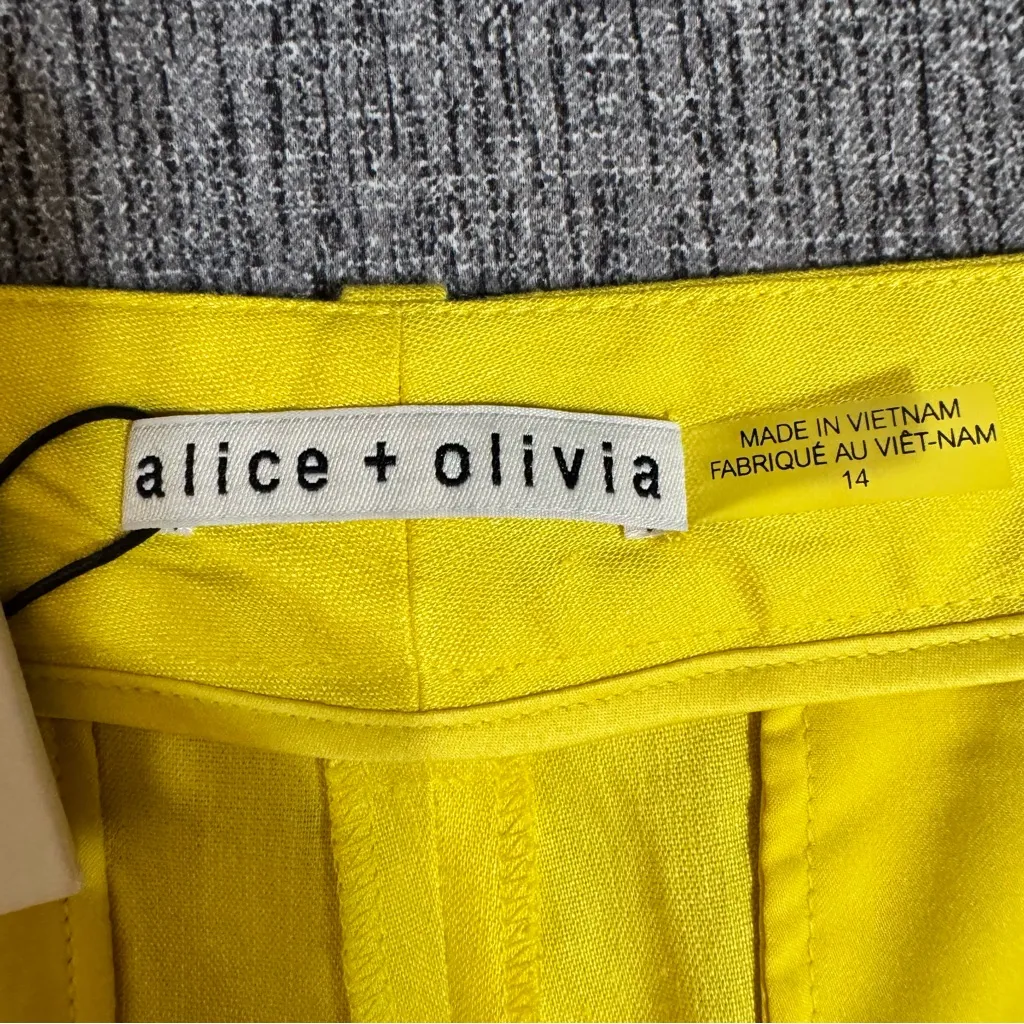 Alice + Olivia Conry Pleated Linen Blend Shorts - Image 10