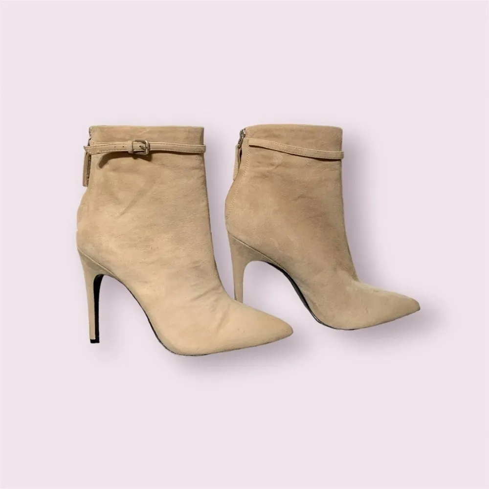 Reiss Ashton Pointed Toe Bootie. Stiletto Heel Suede Ankle Boot Beige - Image 3
