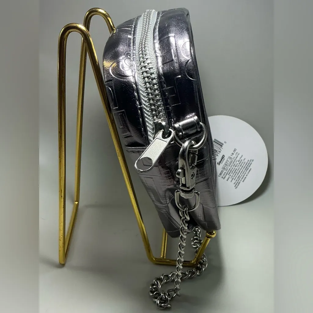 A Rare HTF Vintage Sanrio NWT 2011 Hello Kitty Silver Faux Leather Wristlet Bag Black - Image 3