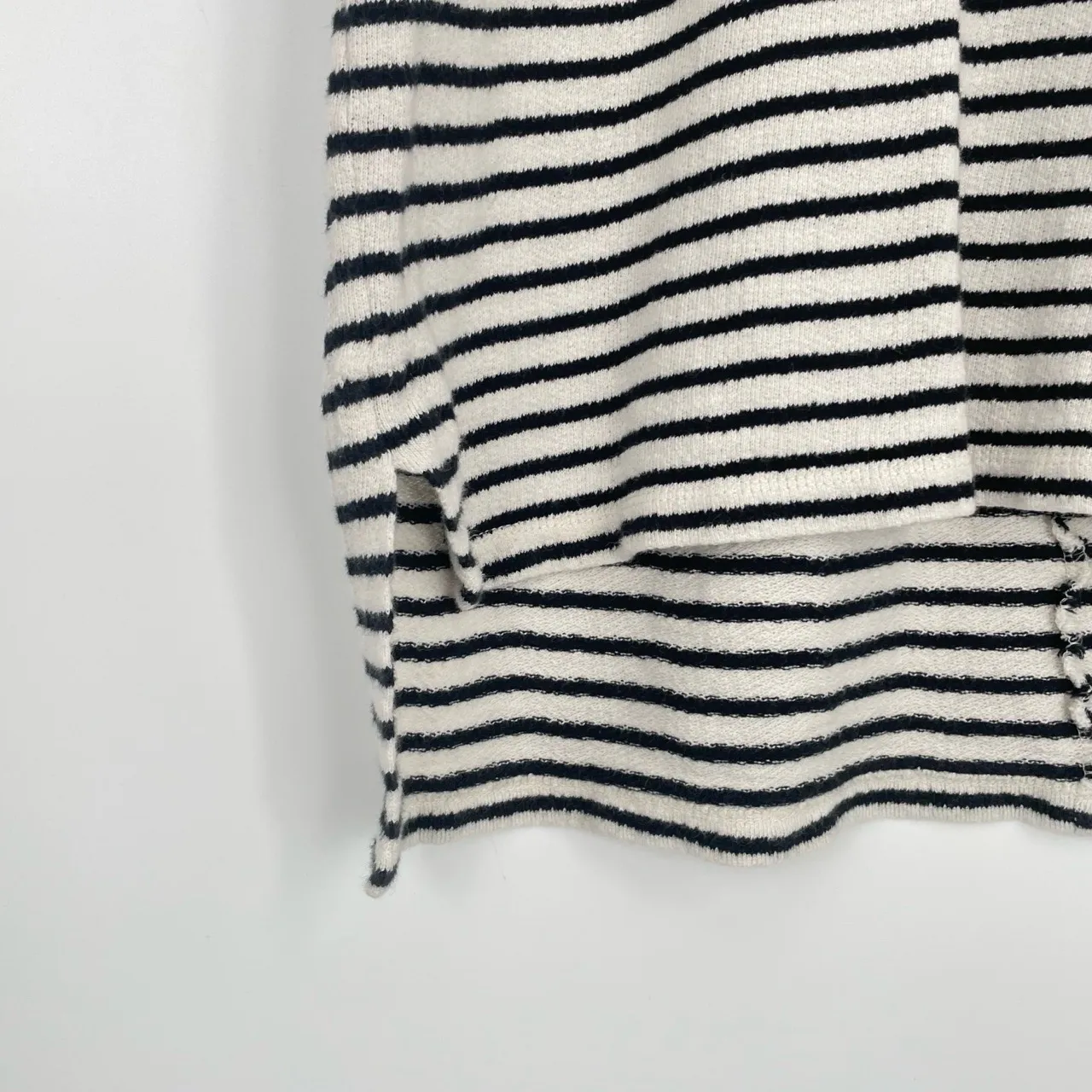 Zara Woman Classic V-Neck‎ Short Sleeve Black And White Short Sleeve Tunic Top - Image 7