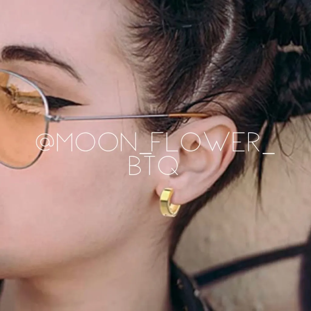 Minimalist Gold Huggie Hoop Earrings – 18k Stainless Steel, Unisex, Hinged Clasp - Image 3