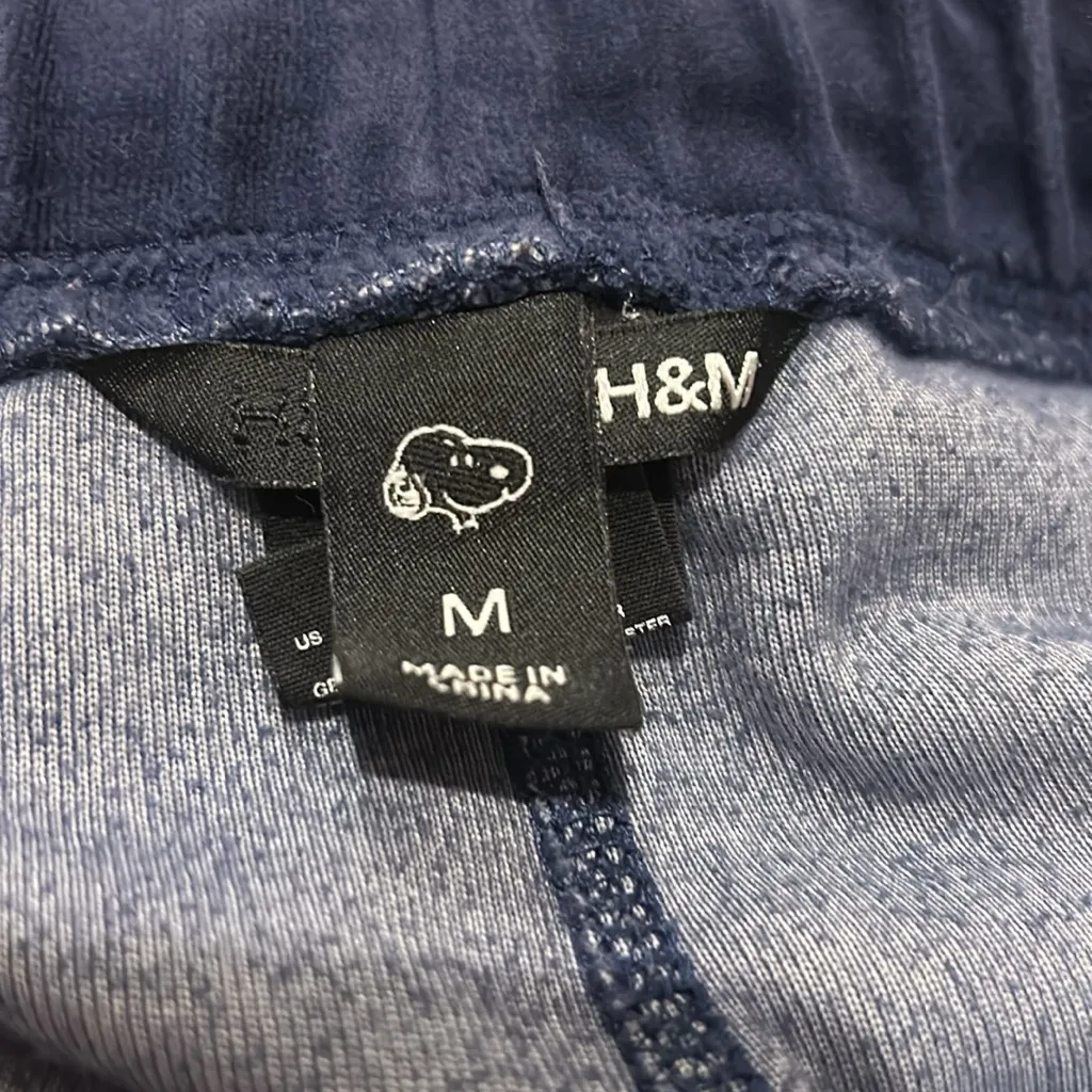 3/$15 H&M velour snoopy pajama pants - Image 4