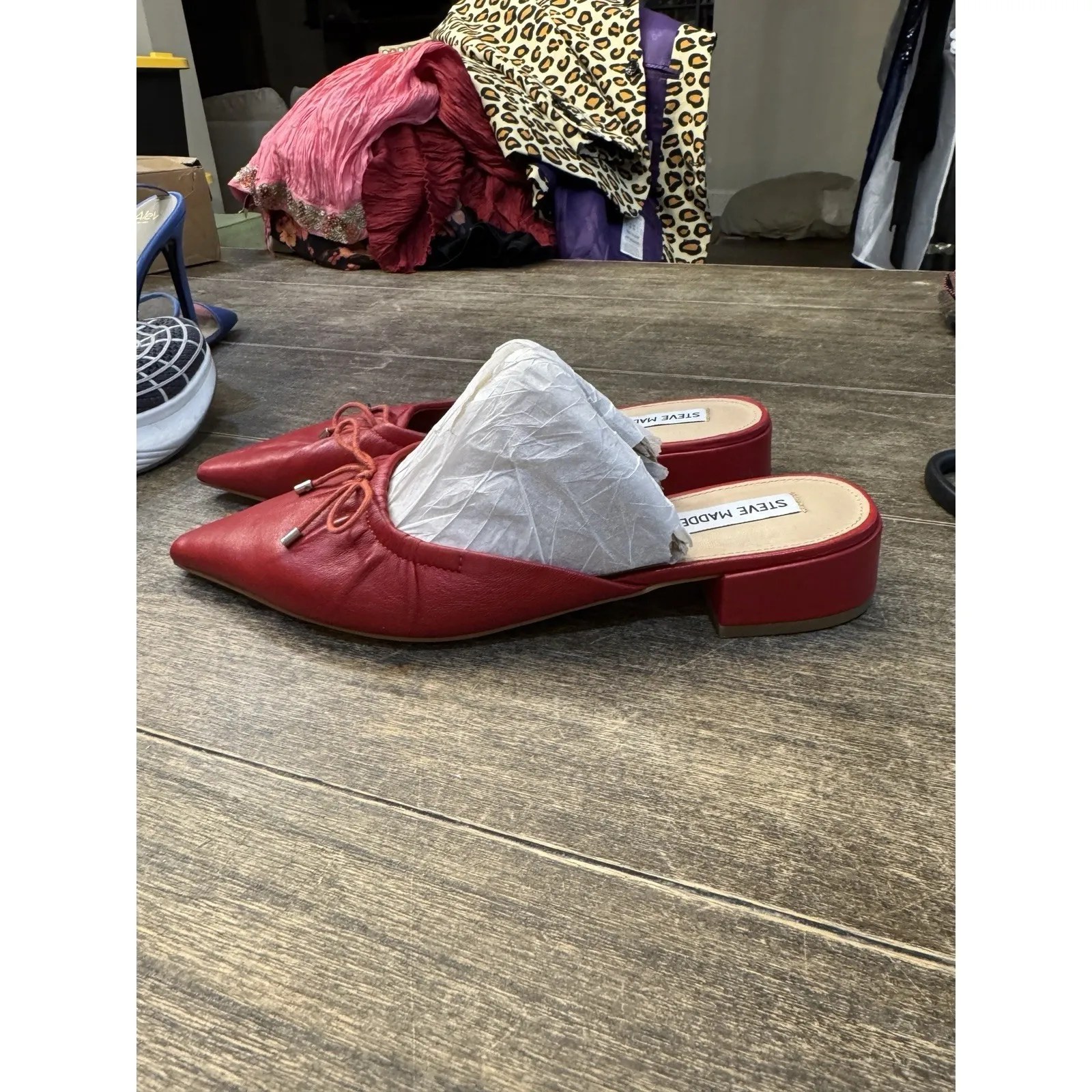 Steve Madden Lorrin Red Leather Bow Pointed-Toe Mules - Image 4