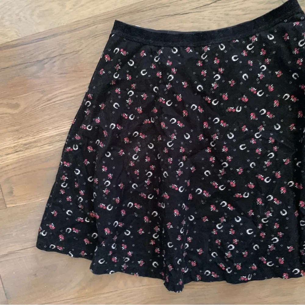 Urban Outfitters Black Velour Skater Skirt Size 1 /Small - Image 3