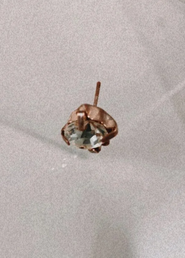 Single Large rock rhinestone gold stud earring - Image 5