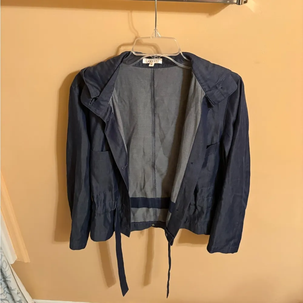 Vetta Capsule Utility Jacket in Chambray - Image 4