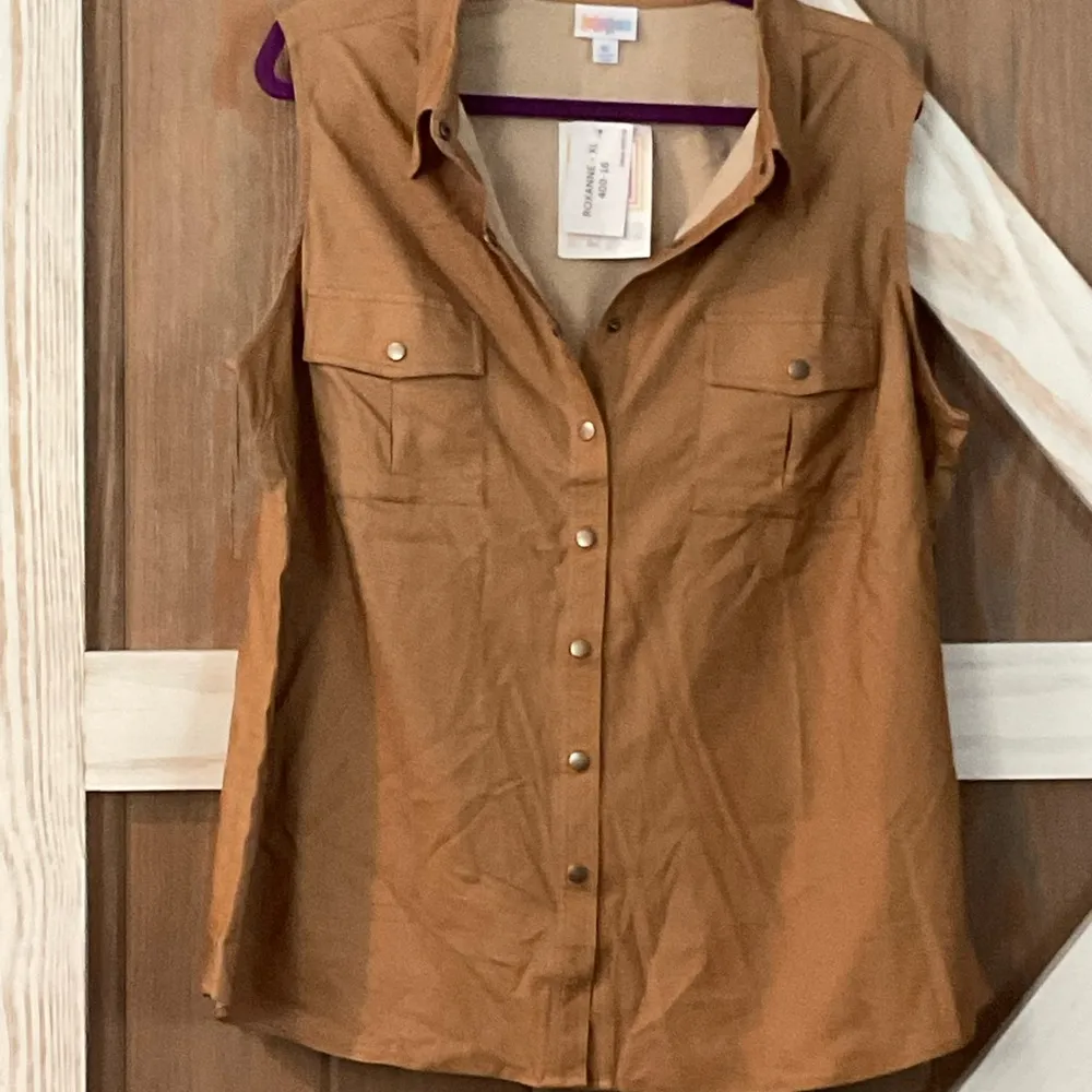 LuLaRoe Roxanne Sleeveless Button-Up Top - Tan  P2P 24-27” SIZE XL NWT - Image 4